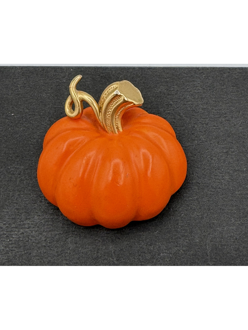 Vintage flat orange enameled jack-o-lantern and glossy gold tone stem pin